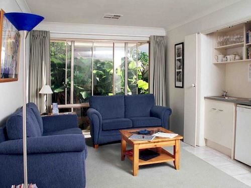 Bellevue Bed & Breakfast 4*